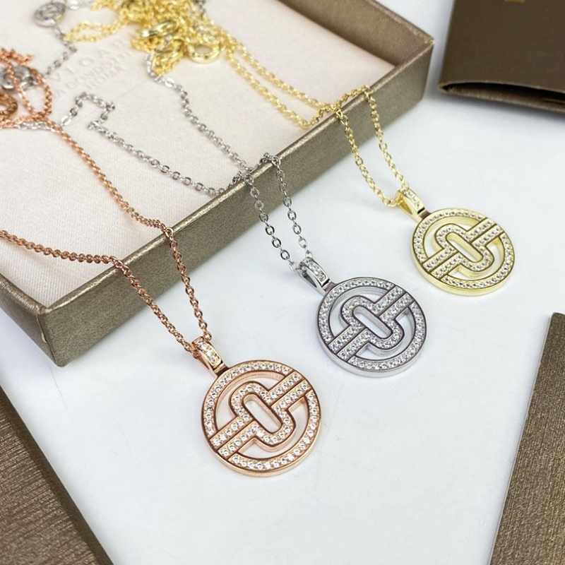 Bo*te*ga venenta necklaces
